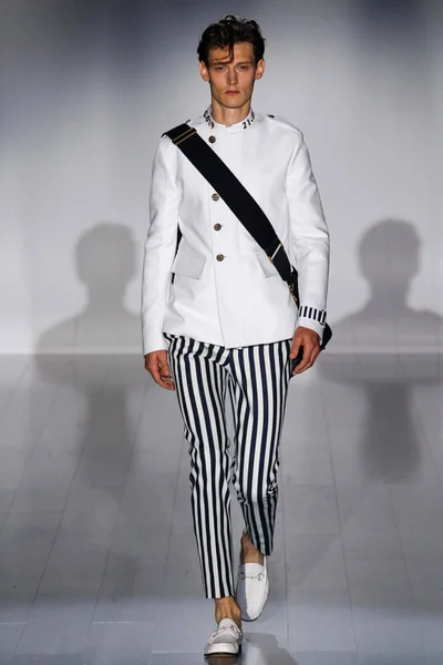 Look 3